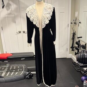 Elegant Black Lace Trim Robe